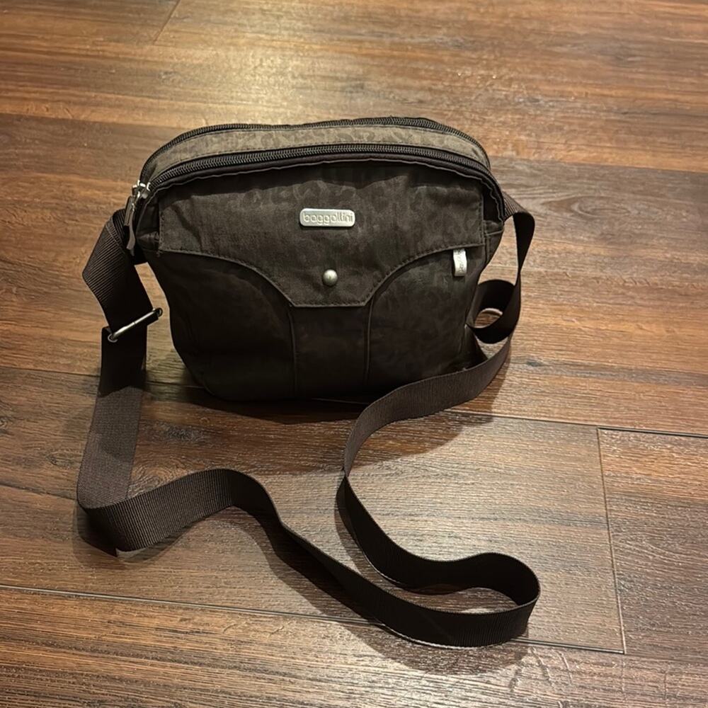 Baggallini Leopard Dark Brown Crossbody Bag in EUC - Picture 1 of 11